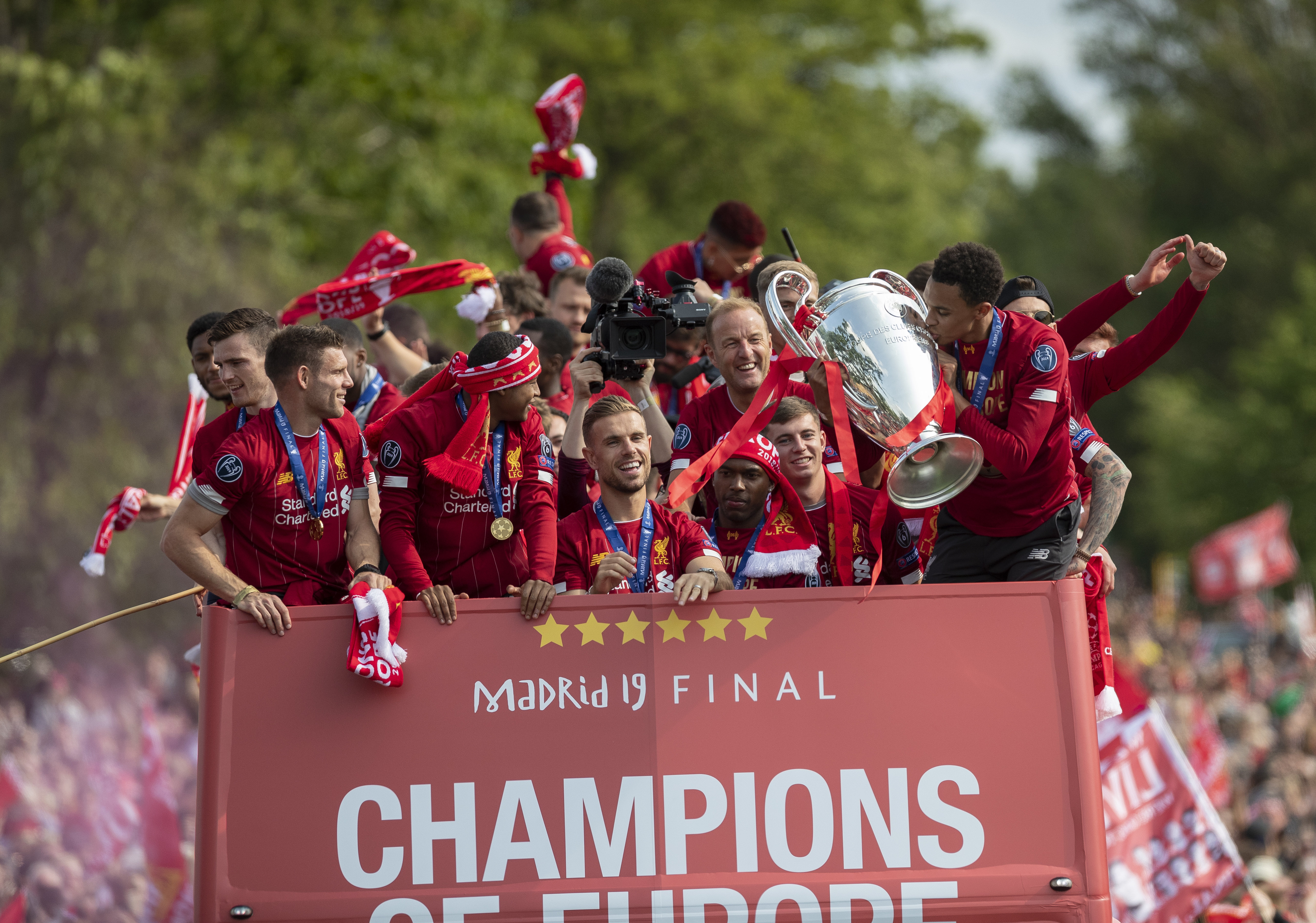 LNG Esports 官方： XiaoPeng 加入团队担任助理教练