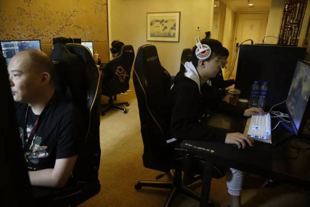 CSGO 里约Major首日全是爆冷