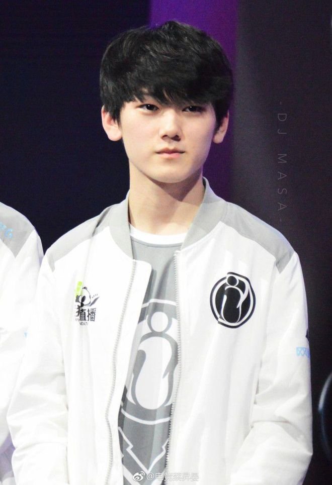 感谢你们的支持 - florescent 在 R 指控后首次露面