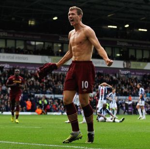 资讯队友全部牺牲 主播被迫与敌人组队，结果反水？