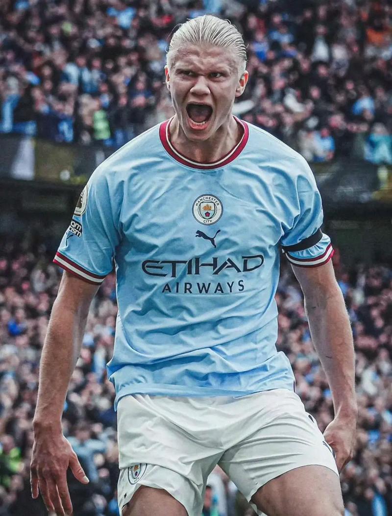 LPL前英文流解说Kitty晒照：昨晚二路直播的look～